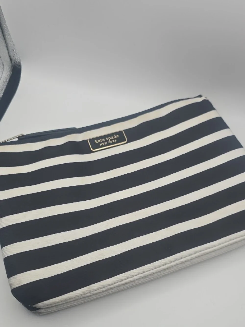 Kate Spade Black & White Striped Cosmetic Med Pouch W/ Silver Hardware (EUC)🖤🤍